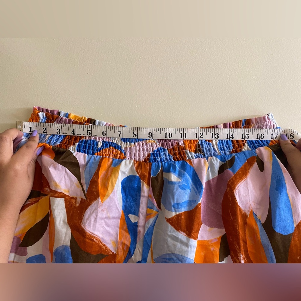 Abstract Smocked Waist Shorts - Forever 21 - Picture 3 of 6
